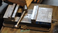 used kurt mill vise D-810
